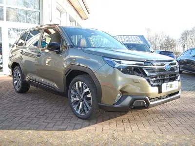 Neu Subaru Forester Platinum 136 PS (100 kW) 2026 Grün SUV