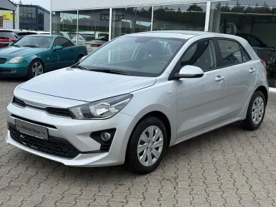 Gebraucht Kia Rio Edition 7 84 PS (61 kW) 2023 Silber Limousine