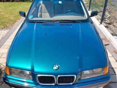 BMW 323