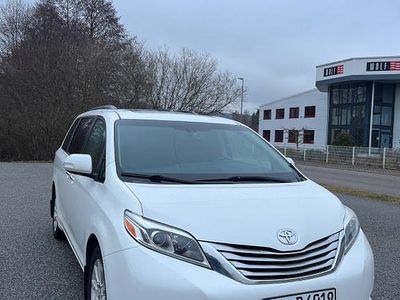 Weiß Gebraucht 2015 Toyota Sienna Van / Kleinbus | 21.900 €