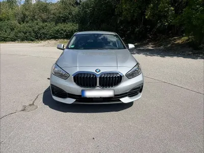 Gebraucht BMW 118 Advantage 136 PS (100 kW) 2020 Silber Limousine