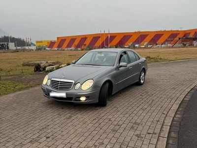 Gebraucht Mercedes E220 Avantgarde 170 PS (125 kW) 2008 Grau Limousine