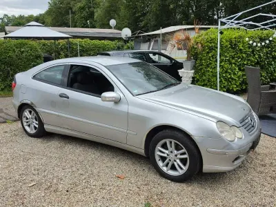 Gebraucht Mercedes C200 163 PS (119 kW) 2001 Silber Coupé
