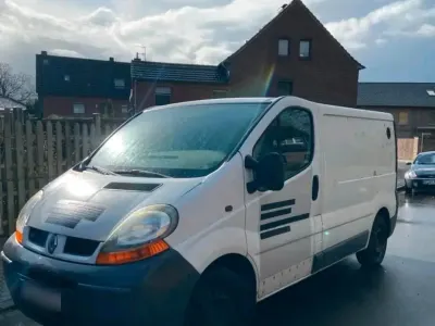Second-hand Renault Trafic 100 CP (73 kW) 2007 Alb Monovolum