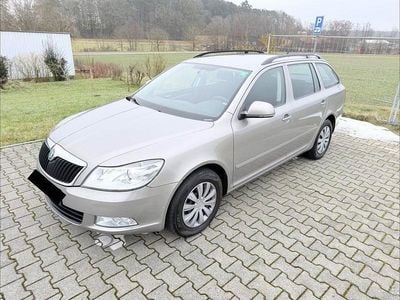 Grau Gebraucht 2012 Skoda Octavia Kombi | 3.999 € (Guter Preis)