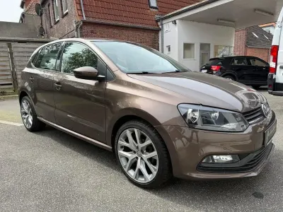 Używany VW Polo Trendline 60 KM (44 kW) 2017 Brązowy Sedan/Limuzyna