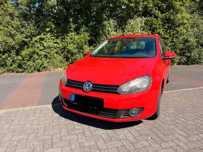 Gebraucht VW Golf VI 105 PS (77 kW) 2010 Rot Kleinwagen