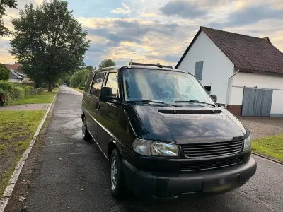 Gebraucht VW T4 102 PS (75 kW) 2002 Schwarz Van