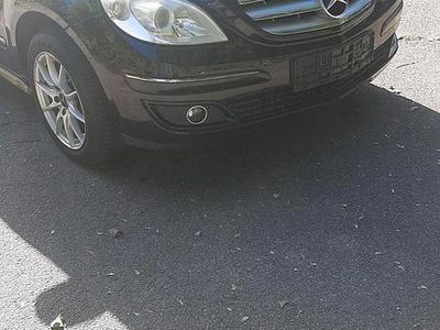 Mercedes B200