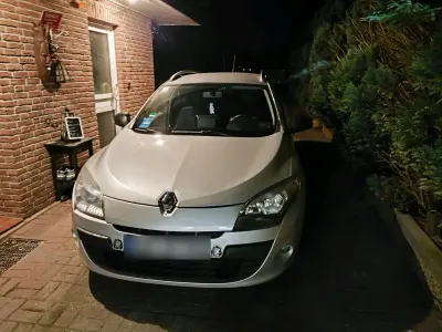 Gebraucht Renault Mégane GrandTour Play 110 PS (80 kW) 2011 Silber Kombi