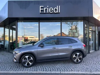 Gebraucht Mercedes GLA200 Night 163 PS (119 kW) 2025 Grau SUV