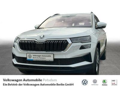 Moonweiß perleffekt Gebraucht 2024 Skoda Karoq Selection SUV | 32.450 € (Fairer Preis)