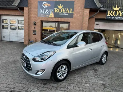 Gebraucht Hyundai ix20 Edition 125 PS (91 kW) 2018 Silber Kleinwagen