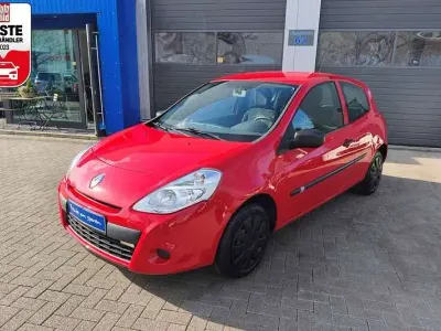 Gebraucht Renault Clio 75 PS (55 kW) 2013 Rot Kleinwagen