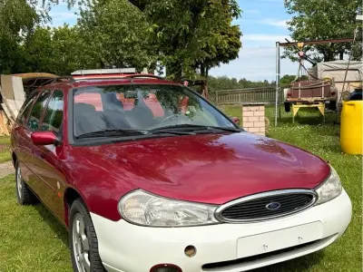Usado Ford Mondeo 115 CV (84 kW) 1998 Rojo Familiar