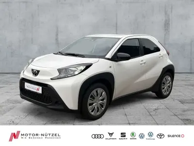 Neu Toyota Aygo X Business Edition 72 PS (52 kW) 2025 Super white 2 SUV