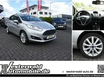 Gebraucht Ford Fiesta Titanium 101 PS (74 kW) 2016 Moondust silver Kleinwagen