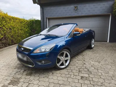 Gebraucht Ford Focus Cabriolet Titanium 145 PS (106 kW) 2010 Blau Cabrio