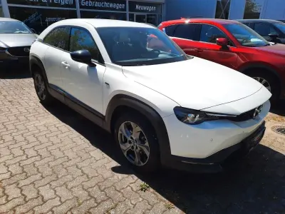 Używany Mazda MX30 Ad'Vantage 106 kW (145 KM) 2023 Biały SUV