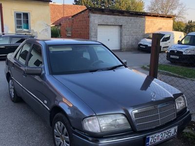 Gebraucht Mercedes C220 Classic 95 PS (69 kW) 1996 Grau Limousine