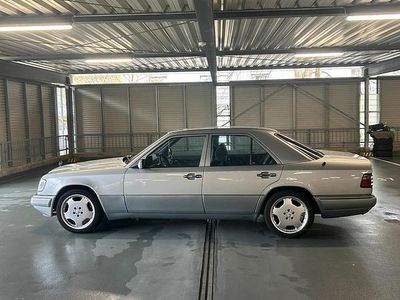 Gebraucht Mercedes E300 110 PS (80 kW) 1991 Grau Limousine