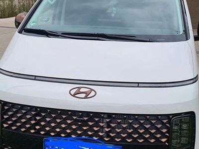 Gebraucht Hyundai Staria Signature 177 PS (130 kW) 2023 Weiß Van / Kleinbus