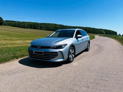 Gebraucht VW Passat 150 PS (110 kW) 2024 Silber Kombi