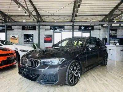 Gebraucht BMW 520 M Sport 190 PS (139 kW) 2021 Sophistograu brillanteffekt me Kombi