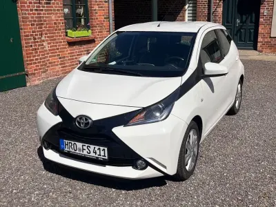 Używany Toyota Aygo X-play 69 KM (50 kW) 2018 Biały Hatchback