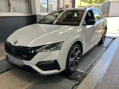 Gebraucht Skoda Octavia RS 245 PS (180 kW) 2023 Weiß Kombi