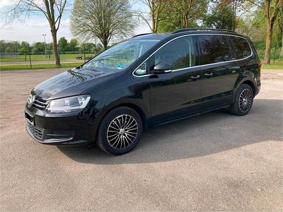 Second-hand VW Sharan 150 CP (110 kW) 2016 Negru Monovolum