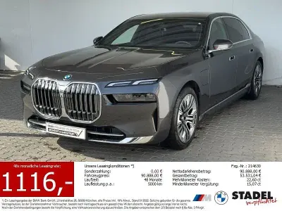 Gebraucht BMW 750e 489 PS (359 kW) 2025 Grau Limousine