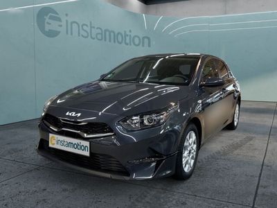 Grau Gebraucht 2024 Kia Ceed Vision Kleinwagen | 21.239 € (Fairer Preis)