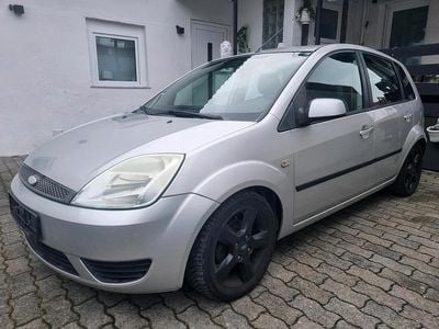 Gebraucht Ford Fiesta 80 PS (58 kW) 2005 Silber Kleinwagen