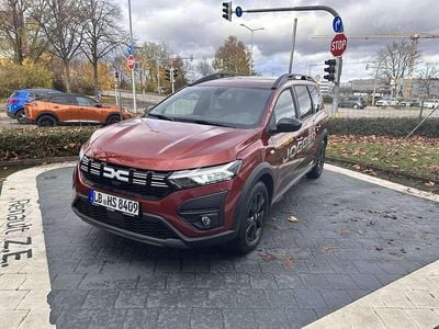 Gebraucht Dacia Jogger Extreme 141 PS (103 kW) 2023 Terracottabraun Van / Kleinbus