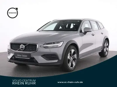 Gebraucht Volvo V60 CC Plus 196 PS (144 kW) 2024 Grau vapour grey / metallic Kombi