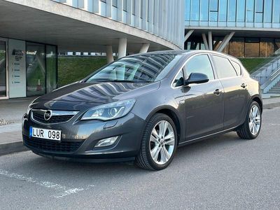 Second-hand Opel Astra Cosmo 140 CP (102 kW) 2010 Gri Berlinǎ