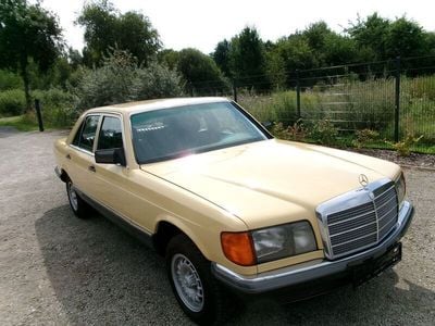 Gelb Gebraucht 1981 Mercedes 300 Limousine | 12.100 €