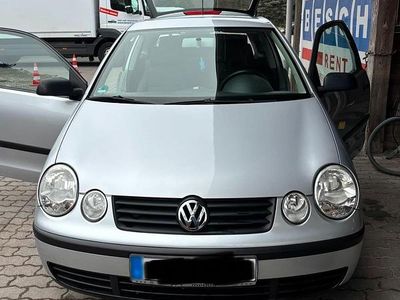 Gebraucht VW Polo 60 PS (44 kW) 2003 Silber Kleinwagen