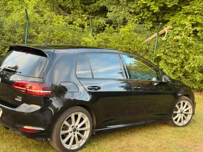 Gebraucht VW Golf VII R-line 125 PS (91 kW) 2016 Schwarz Kleinwagen