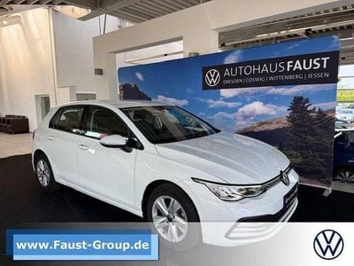 Gebraucht VW Golf VIII Life 131 PS (96 kW) 2022 Weiß Limousine