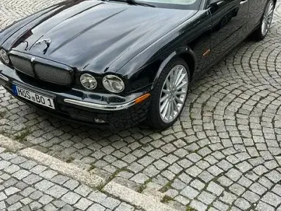 Używany Jaguar XJR 396 KM (291 kW) 2003 Czarny Sedan/Limuzyna