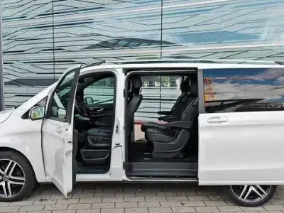 Gebraucht Mercedes V250 190 PS (139 kW) 2020 Bergkristallweiß metallic Van / Kleinbus