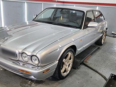 Jaguar XJ8
