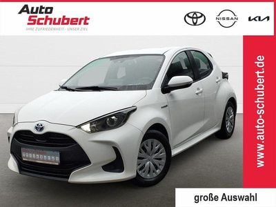 Weiss Gebraucht 2020 Toyota Yaris Hybrid Comfort Limousine | 16.890 € (Fairer Preis)