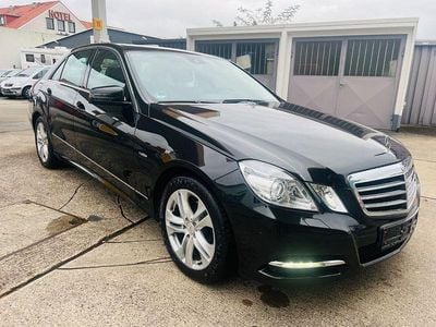 Schwarz Gebraucht 2011 Mercedes E200 Limousine | 9.700 € (Fairer Preis)