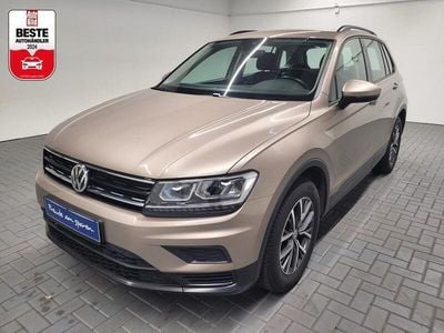 Beige (titaniumbeigemet.) Gebraucht 2017 VW Tiguan SUV | 19.480 € (Fairer Preis)