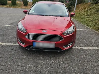 Gebraucht Ford Focus Titanium 125 PS (91 kW) 2016 Rot Kombi