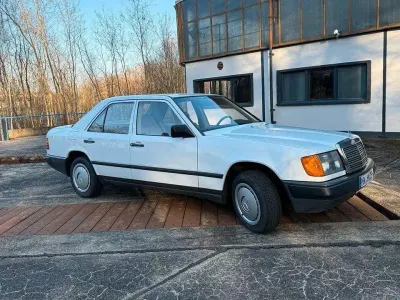 Gebraucht Mercedes 200 72 PS (52 kW) 1988 Limousine