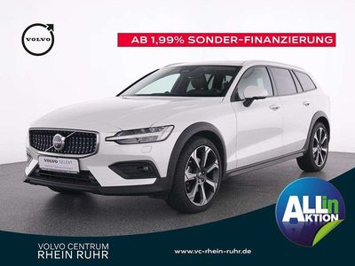 Weiß crystal white pearl / met Gebraucht 2024 Volvo V60 CC Ultimate Kombi | 56.450 €